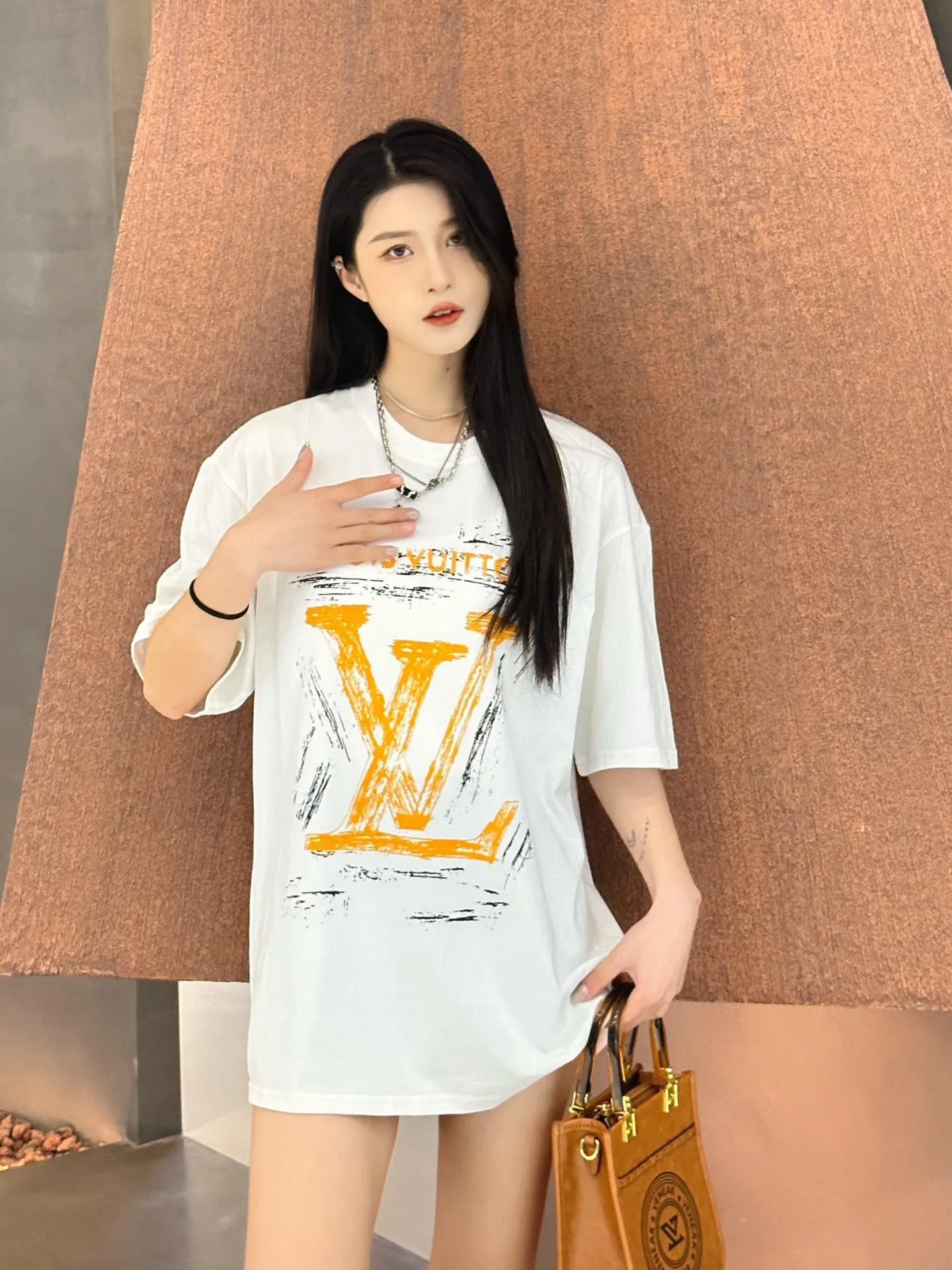 Louis Vuitton/ logo